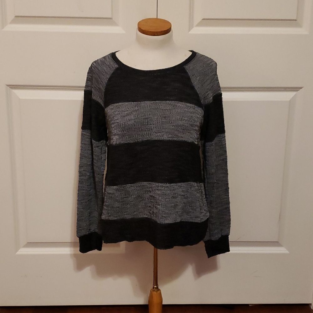 Everleigh Womens Black and Grey Striped Long Sleeve Knit Top Size Small NWT